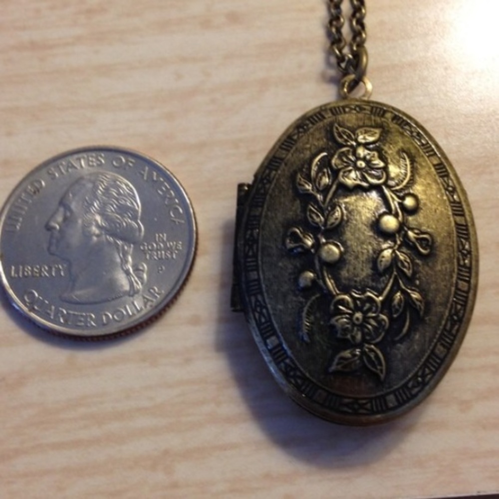 Vintage Locket - Picture 5 of 5